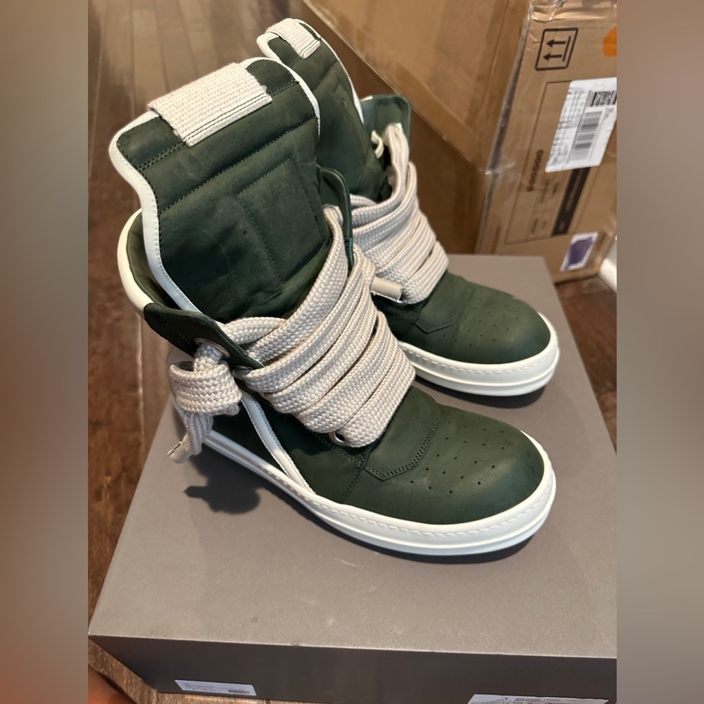 SOLD !!!!!!!!!!!Brand new Rick Owen’s men size 39 equivalent to a woman 8.5